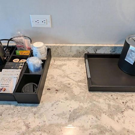 Best Western Premier Hotel At Fisher'S Landing Ванкувър Екстериор снимка