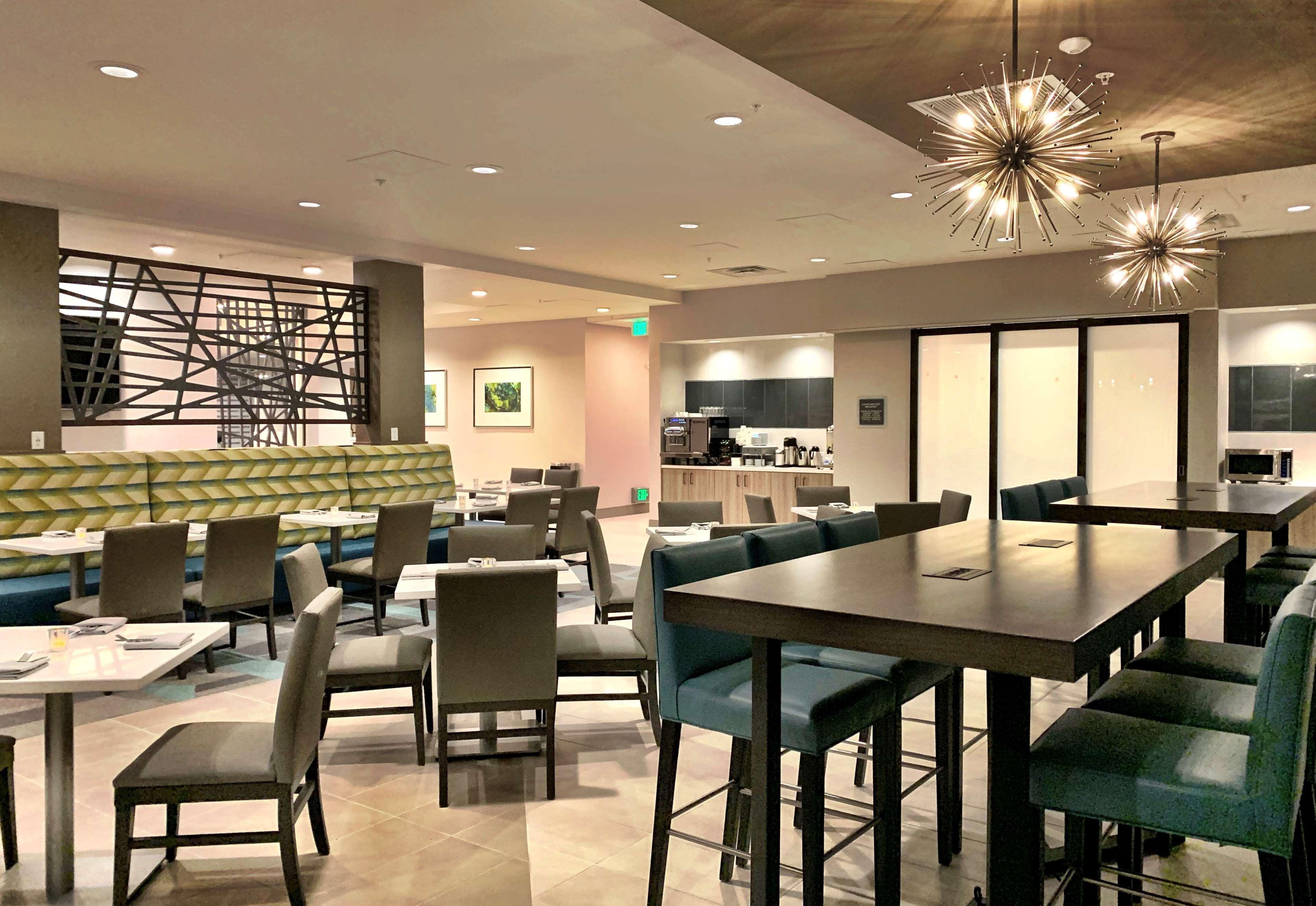 Best Western Premier Hotel At Fisher'S Landing Ванкувър Екстериор снимка