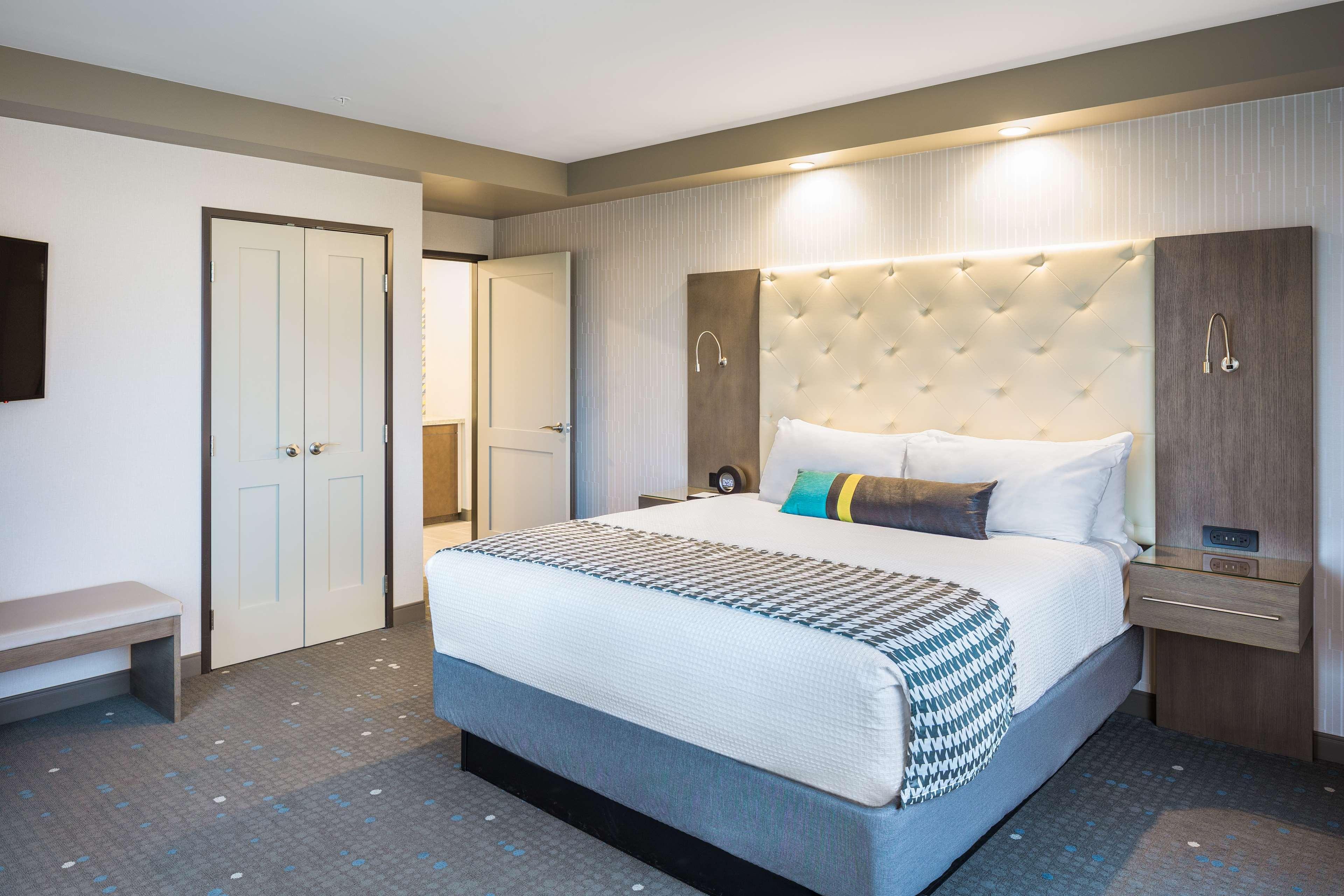 Best Western Premier Hotel At Fisher'S Landing Ванкувър Екстериор снимка