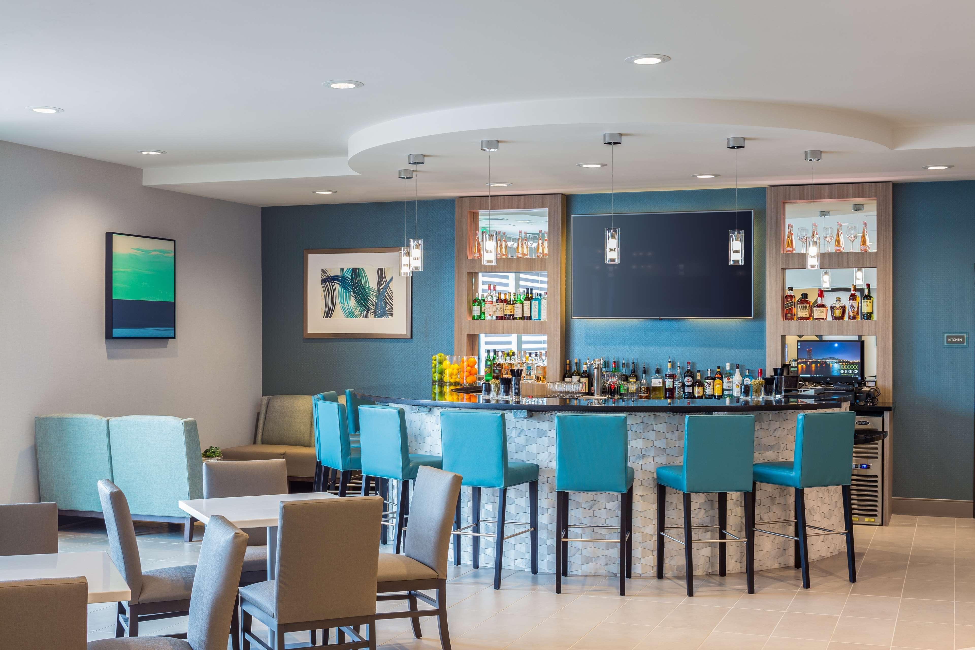 Best Western Premier Hotel At Fisher'S Landing Ванкувър Екстериор снимка