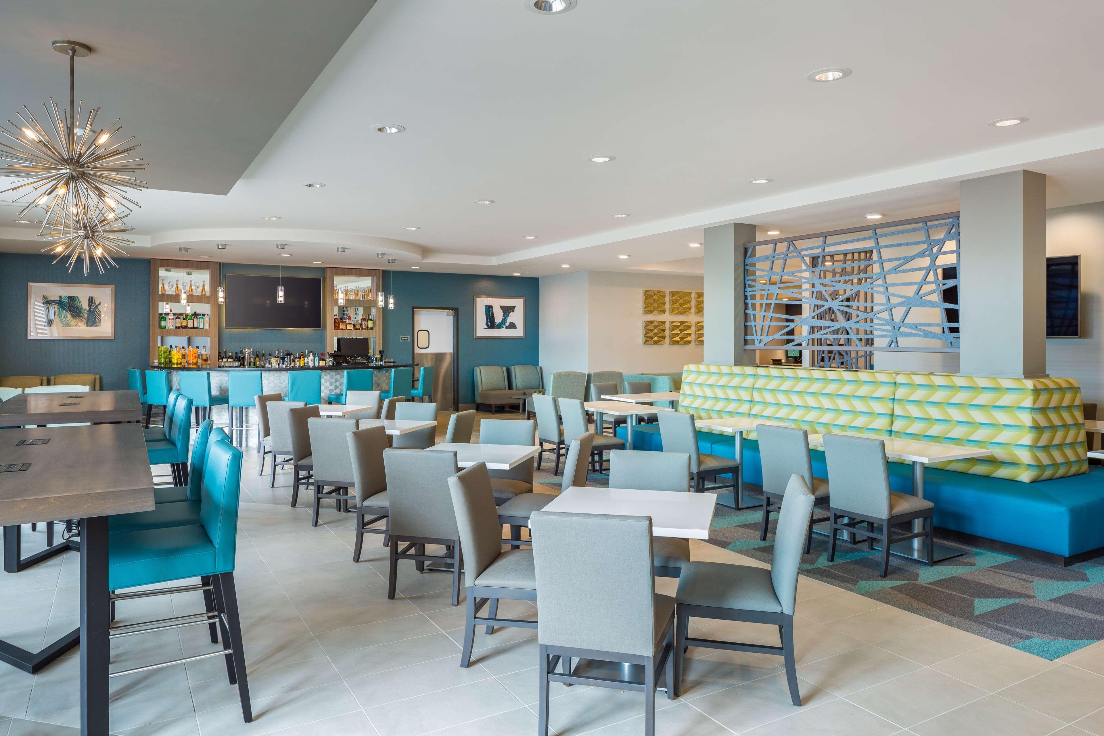 Best Western Premier Hotel At Fisher'S Landing Ванкувър Екстериор снимка