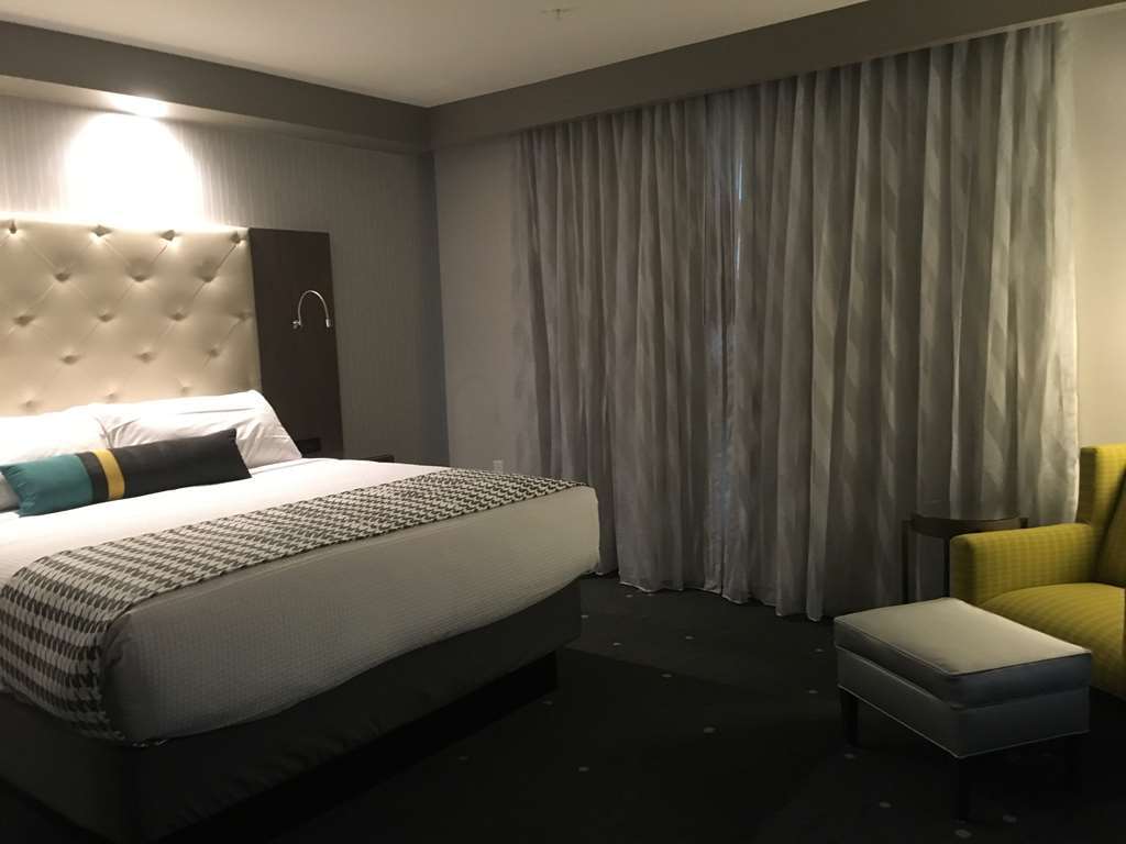 Best Western Premier Hotel At Fisher'S Landing Ванкувър Стая снимка
