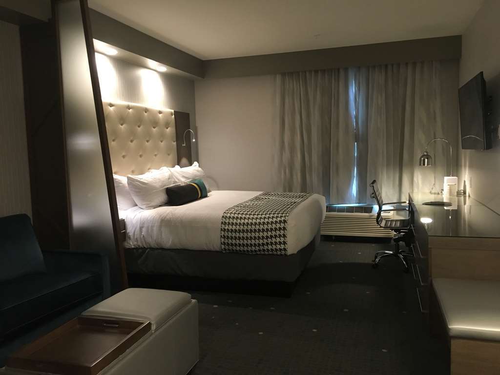 Best Western Premier Hotel At Fisher'S Landing Ванкувър Стая снимка
