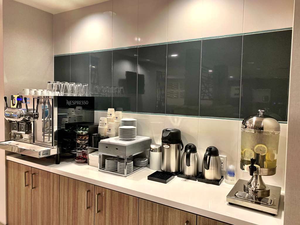 Best Western Premier Hotel At Fisher'S Landing Ванкувър Съоръжения снимка
