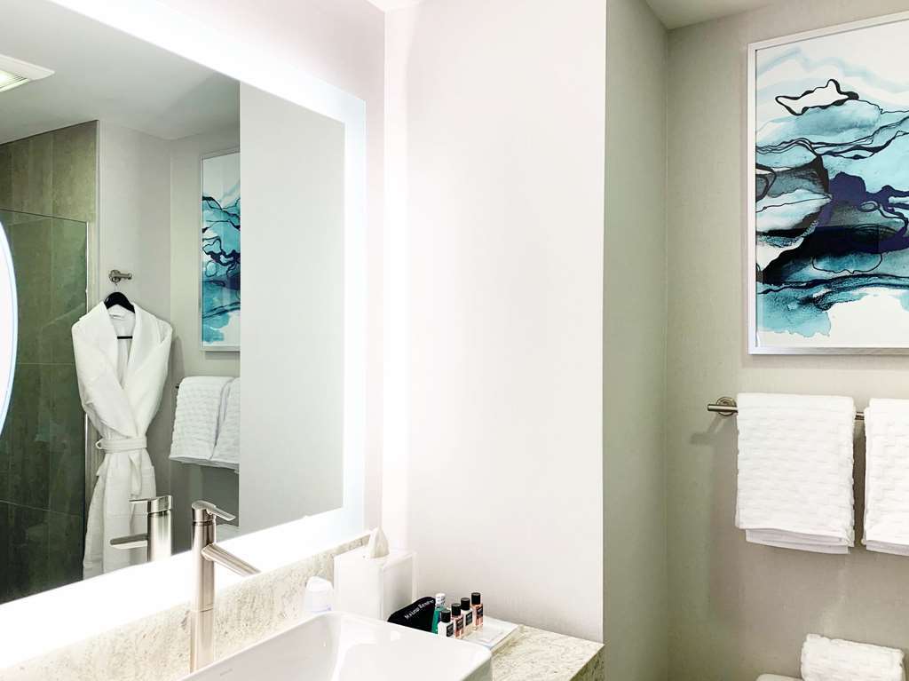 Best Western Premier Hotel At Fisher'S Landing Ванкувър Стая снимка
