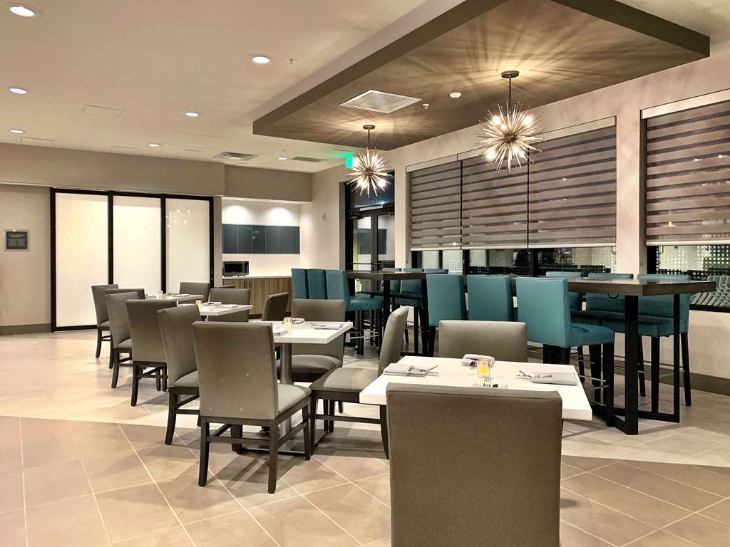 Best Western Premier Hotel At Fisher'S Landing Ванкувър Ресторант снимка