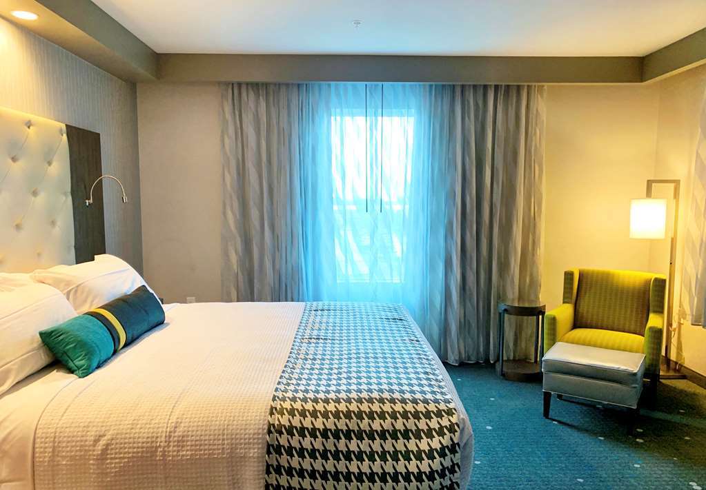Best Western Premier Hotel At Fisher'S Landing Ванкувър Стая снимка