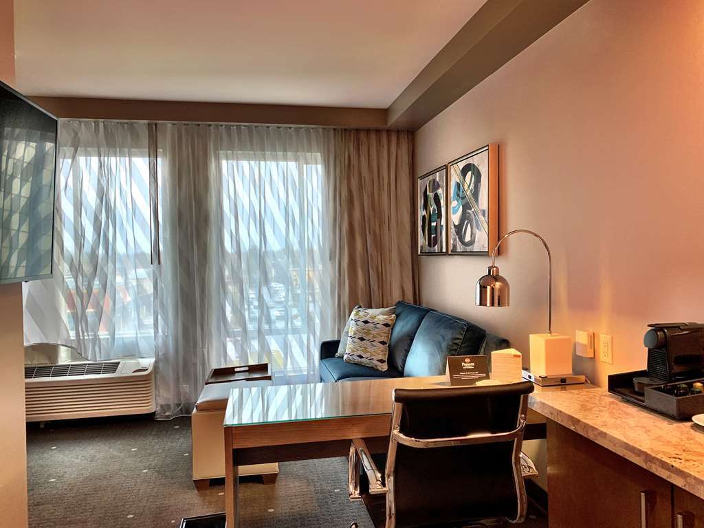Best Western Premier Hotel At Fisher'S Landing Ванкувър Стая снимка